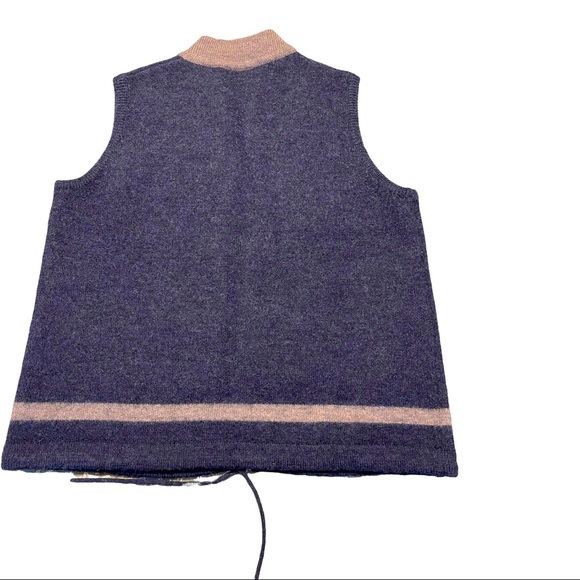 Beautiful woman’s woollen vest/gilet sized Medium - Picture 2 of 4